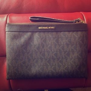 Michael Kors Large wristlet